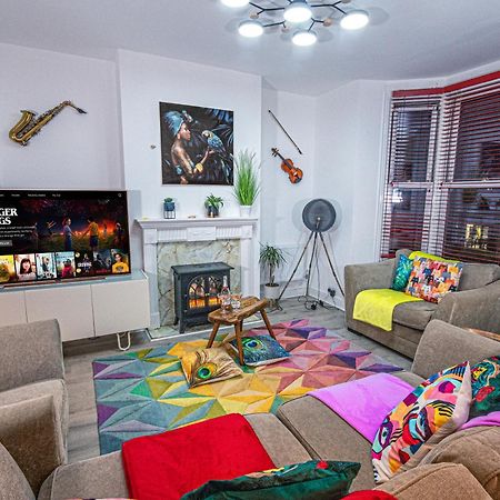 Central 3 - Bedroom Townhouse In Brighton With Parking Exterior photo