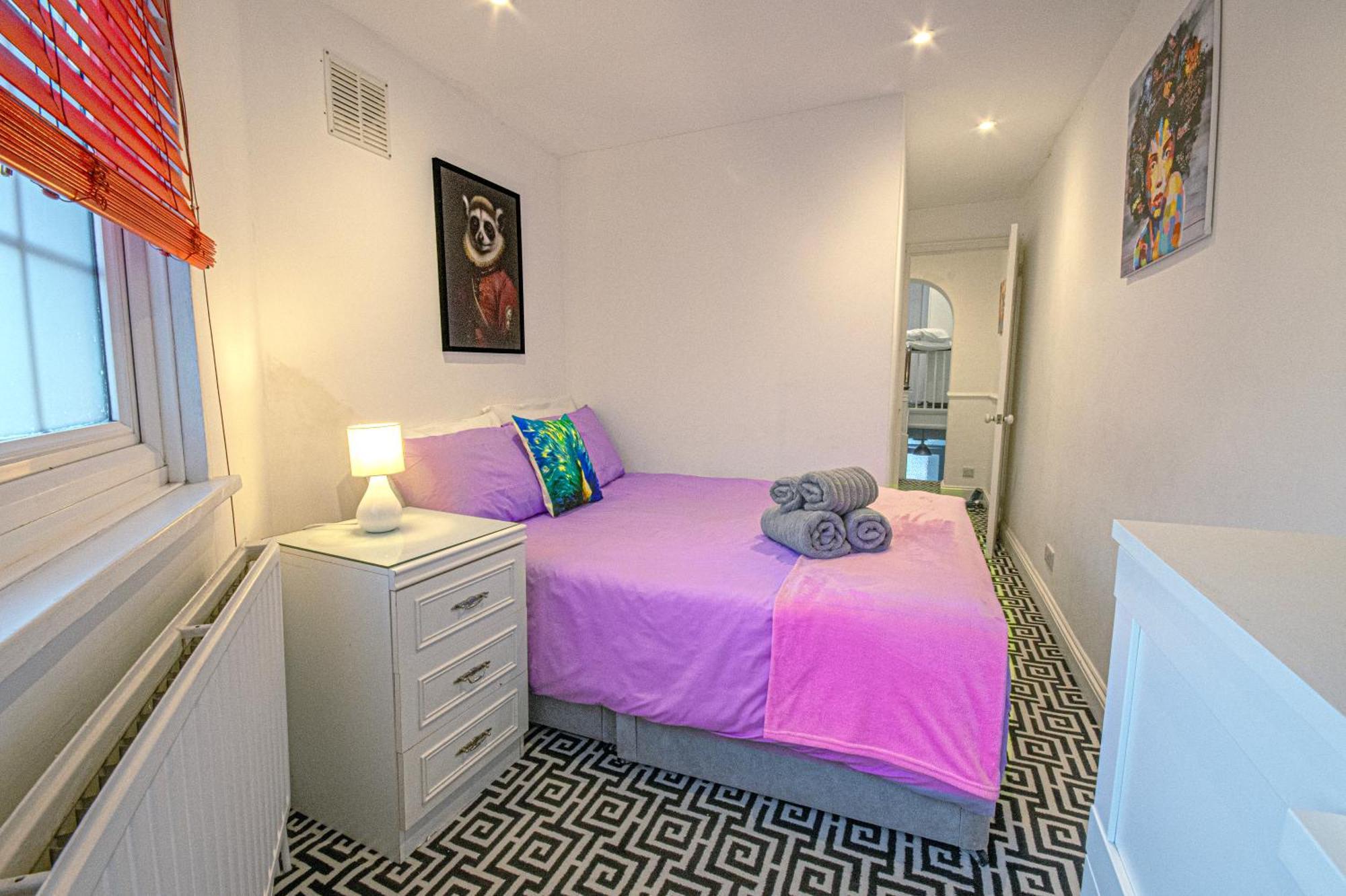 Central 3 - Bedroom Townhouse In Brighton With Parking Exterior photo