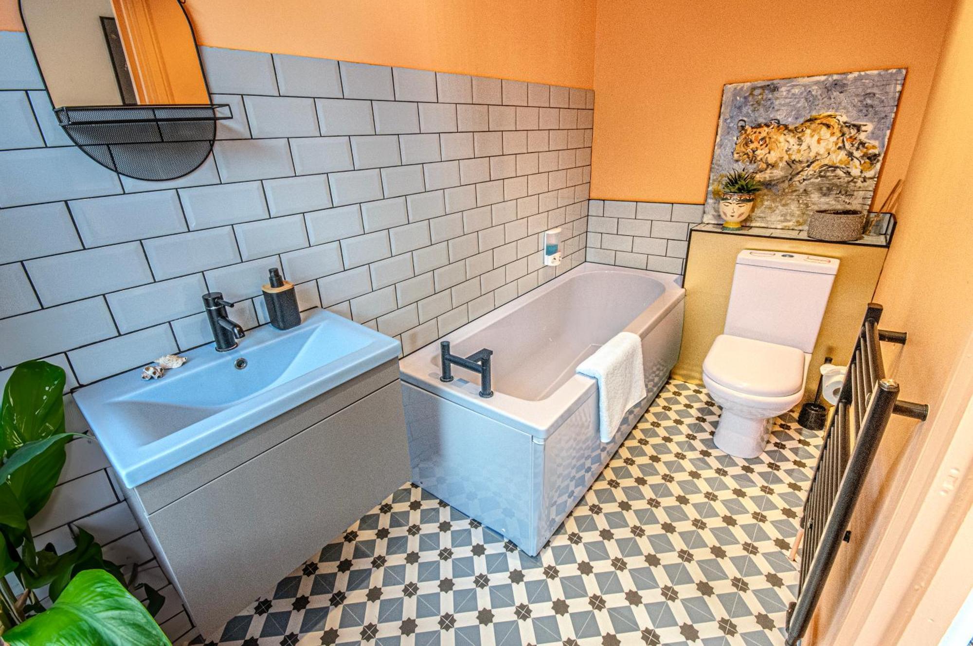 Central 3 - Bedroom Townhouse In Brighton With Parking Exterior photo